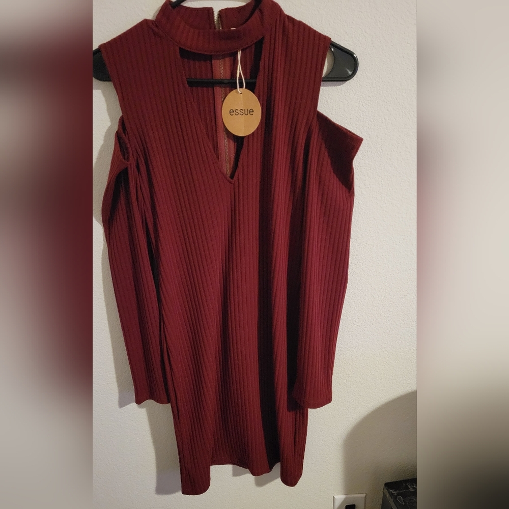 NWOT!! COLD SHOULDER DRESS